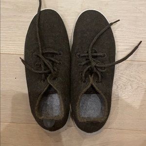 Women’s Allbirds Size 9 Dark Grey Sneakers